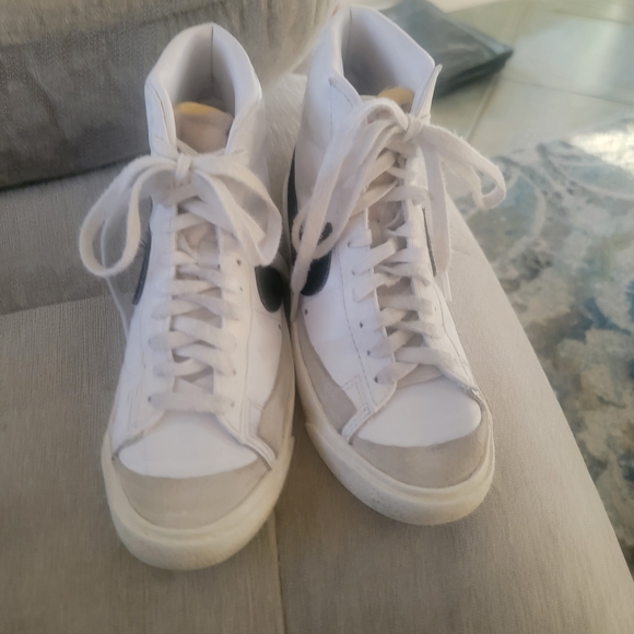Nike White and Black High-Top Sneakers - Picture 4 of 4